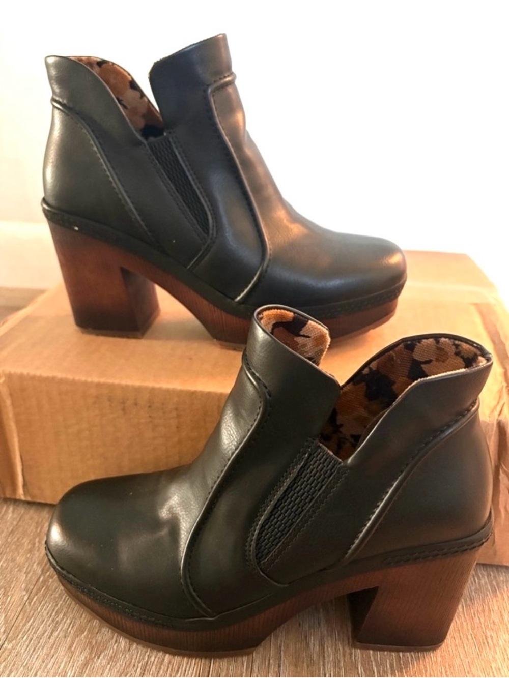 Korks- Ease Robin Block Heel Platform Booties Black Color Size 6 $165